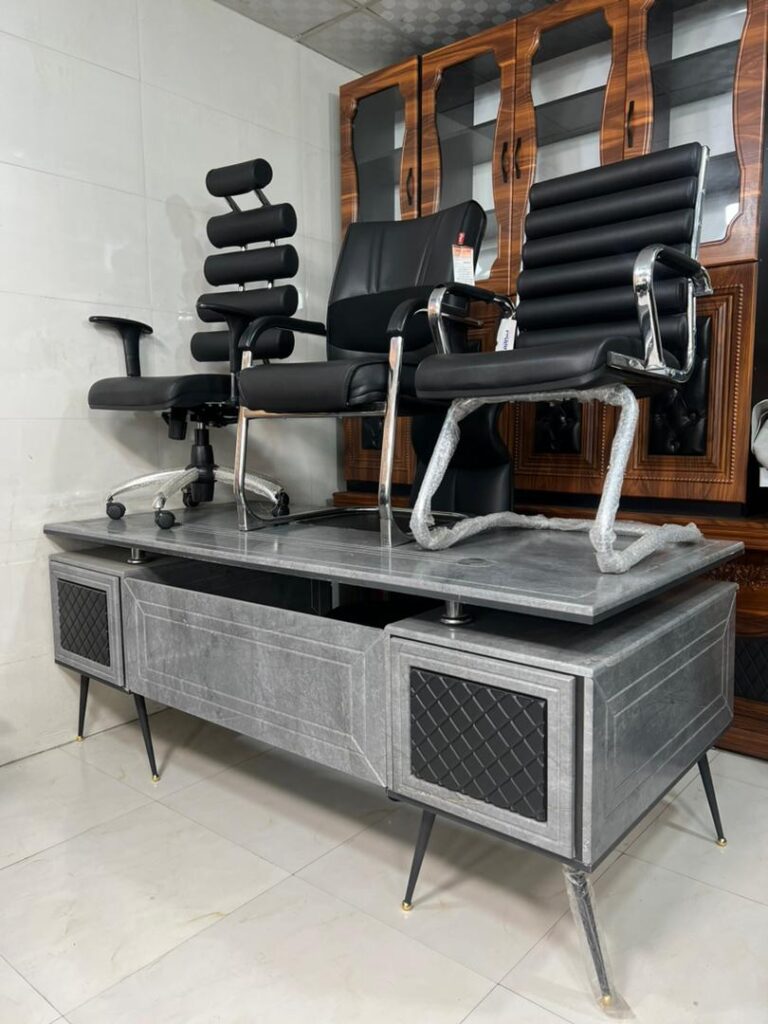 خریدار میز و صندلی اداری دست دوم